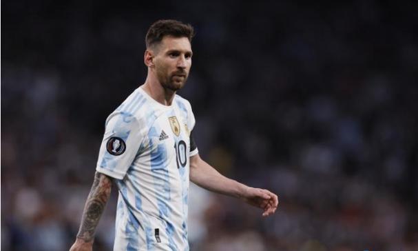 1971年杨振宁首次回国探亲，提出见邓稼先一面